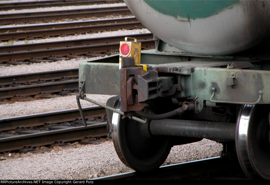 Knuckle coupler & marker on Russian tank car